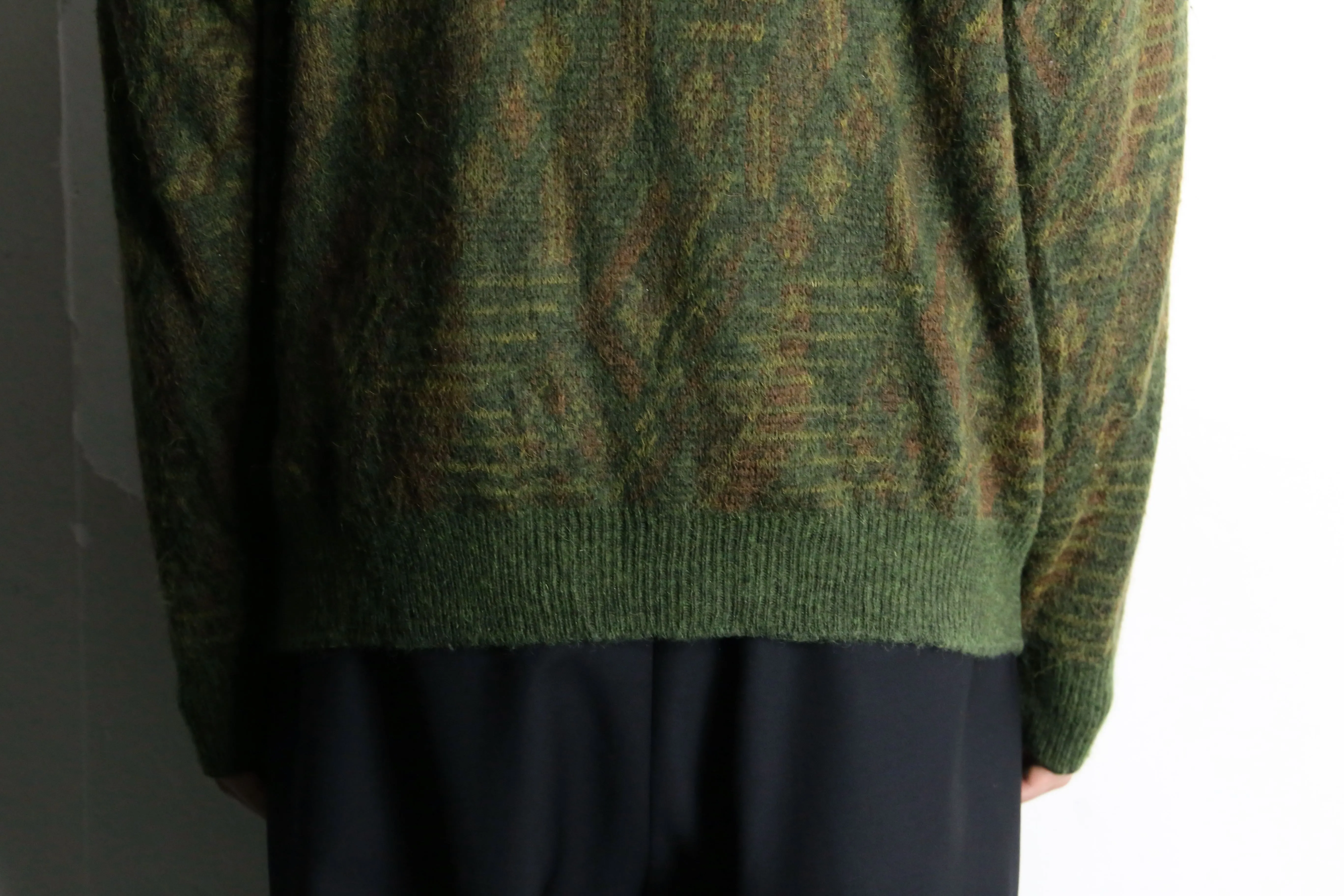 earth color design knit pullover