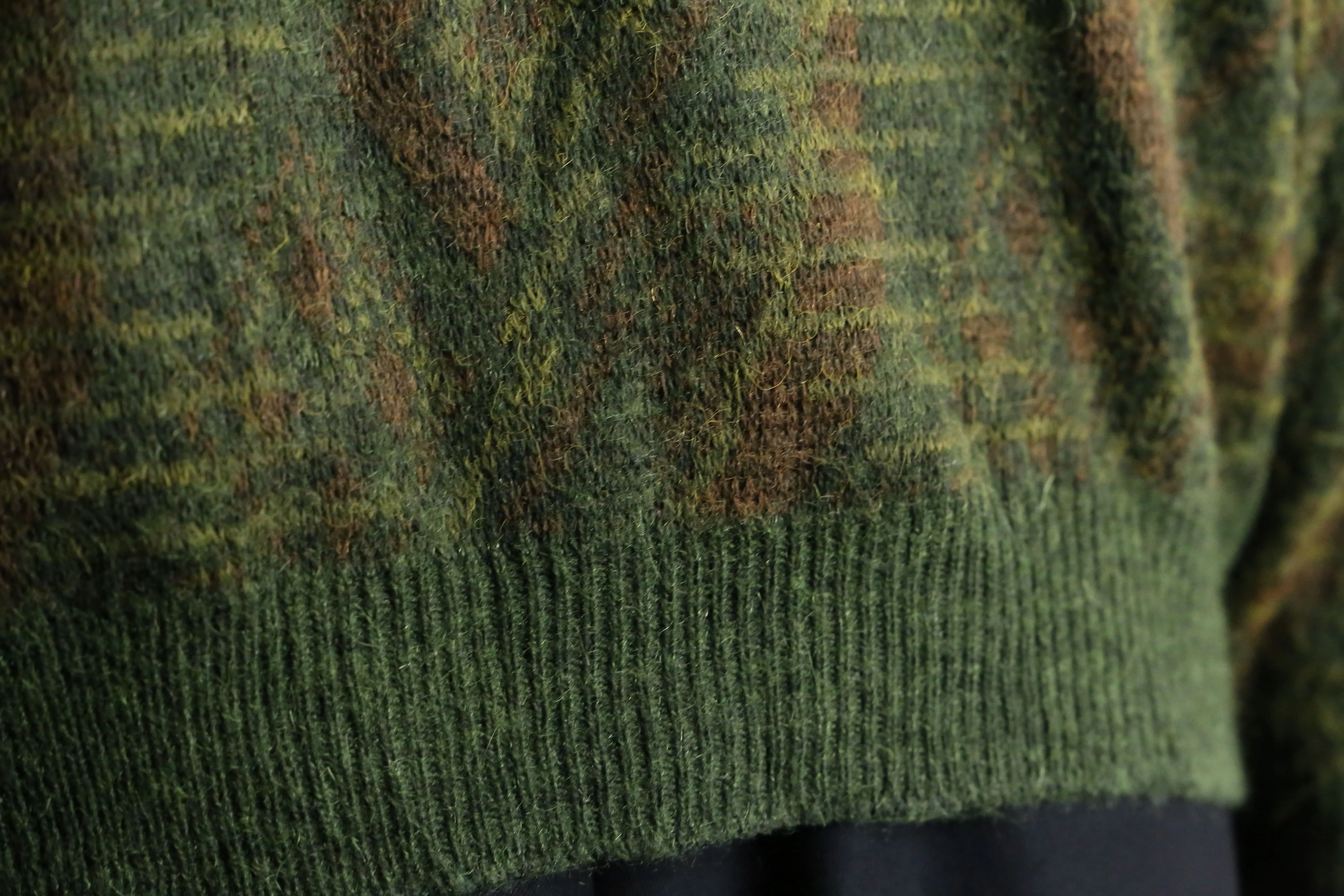 earth color design knit pullover