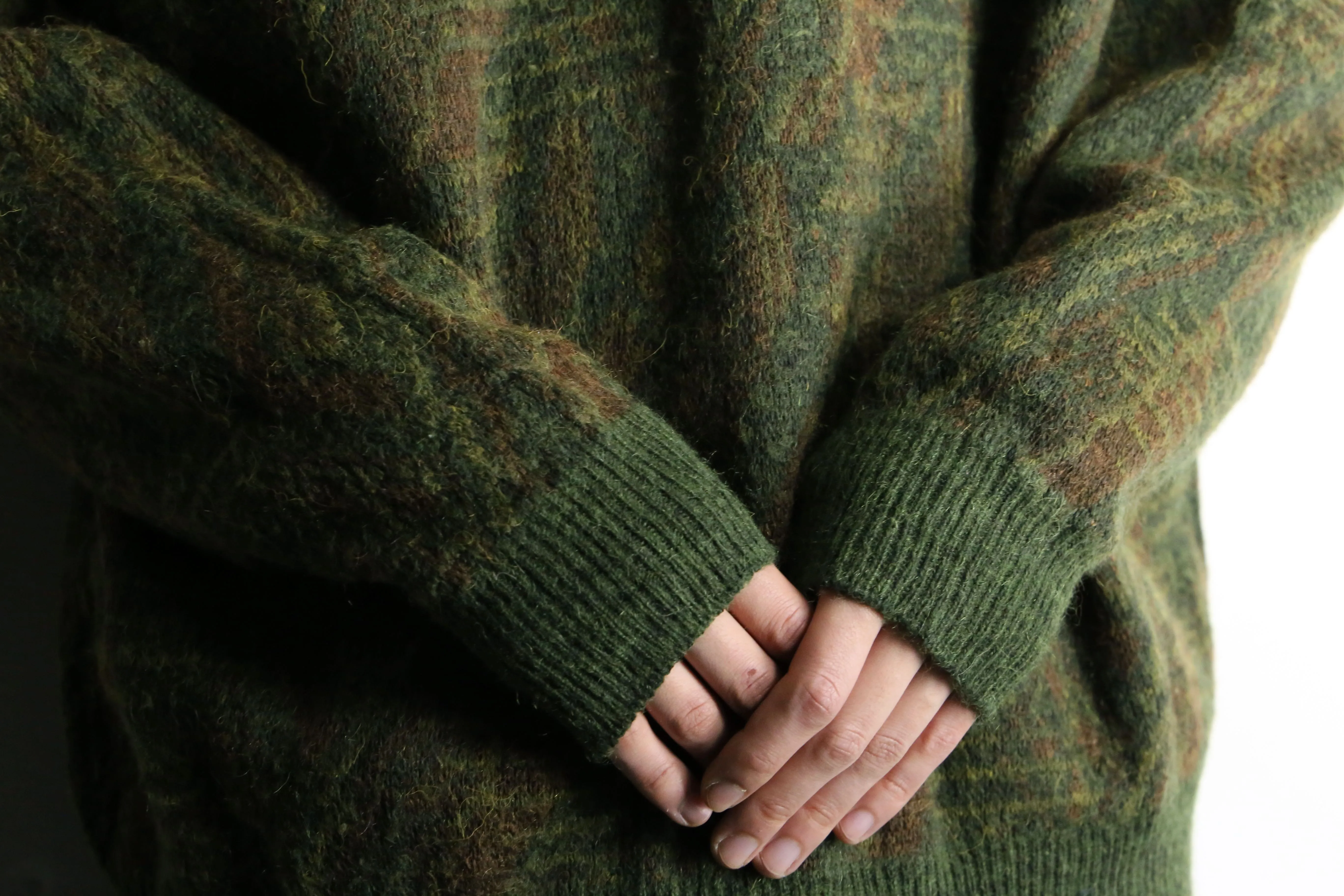 earth color design knit pullover