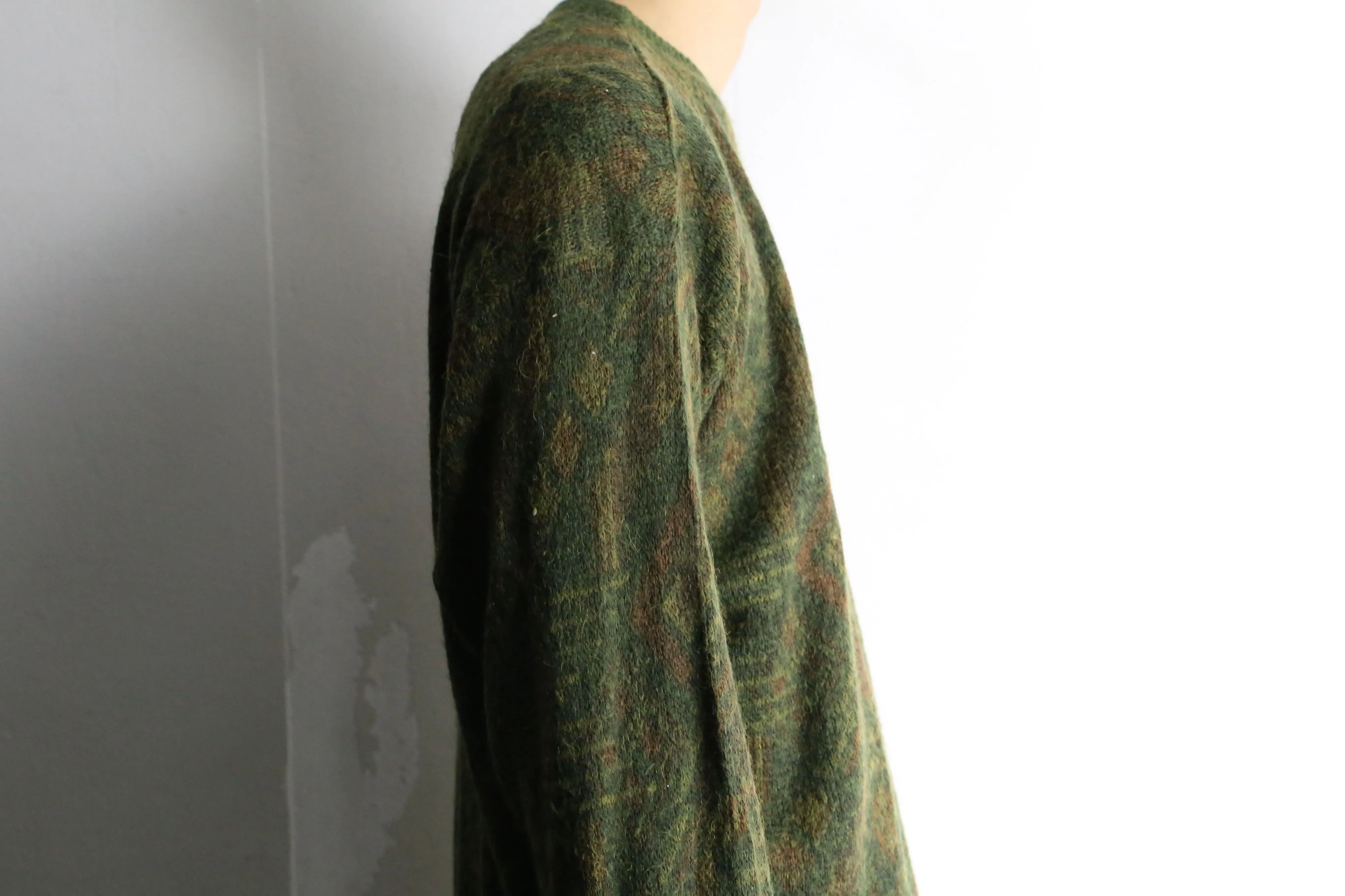 earth color design knit pullover