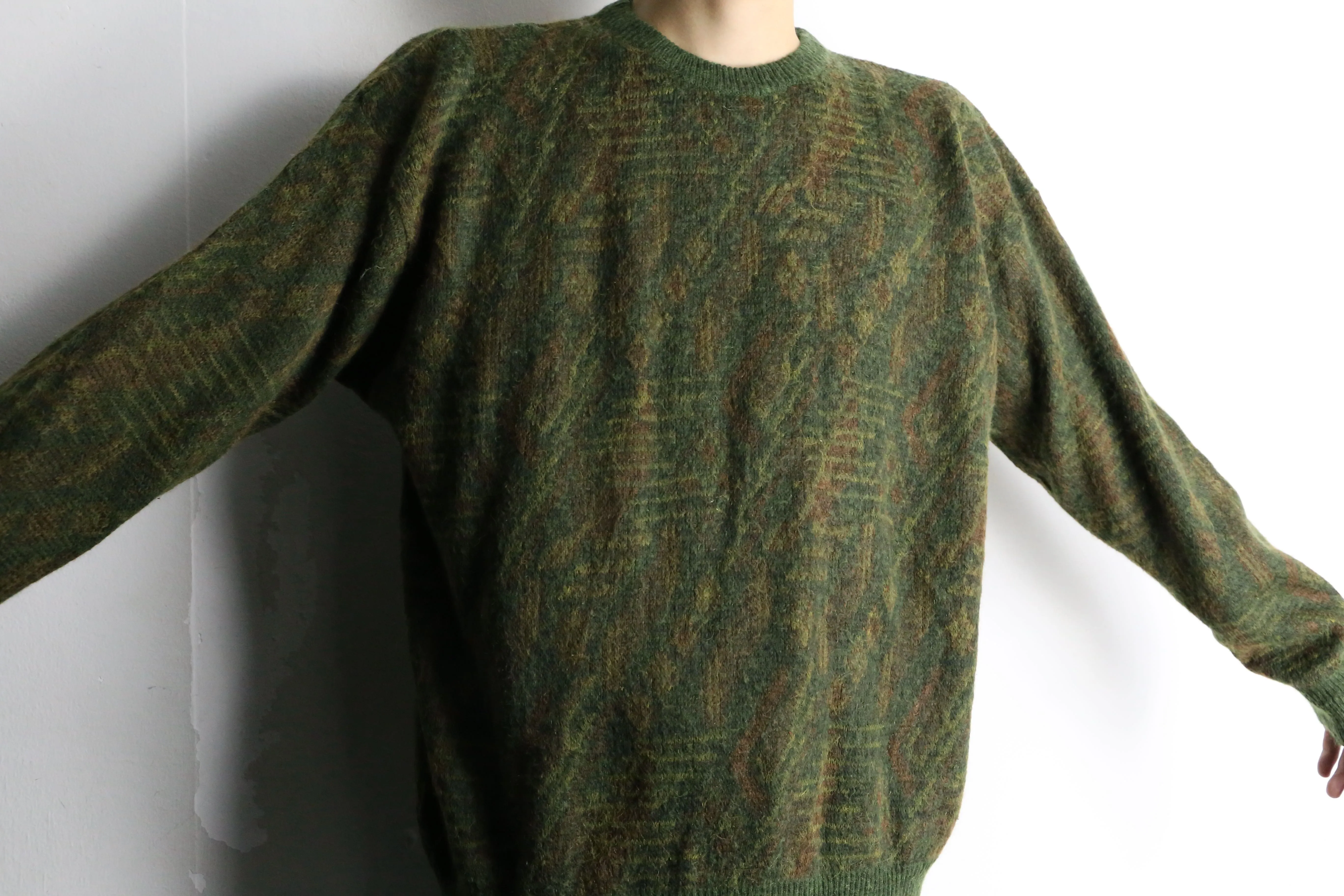 earth color design knit pullover