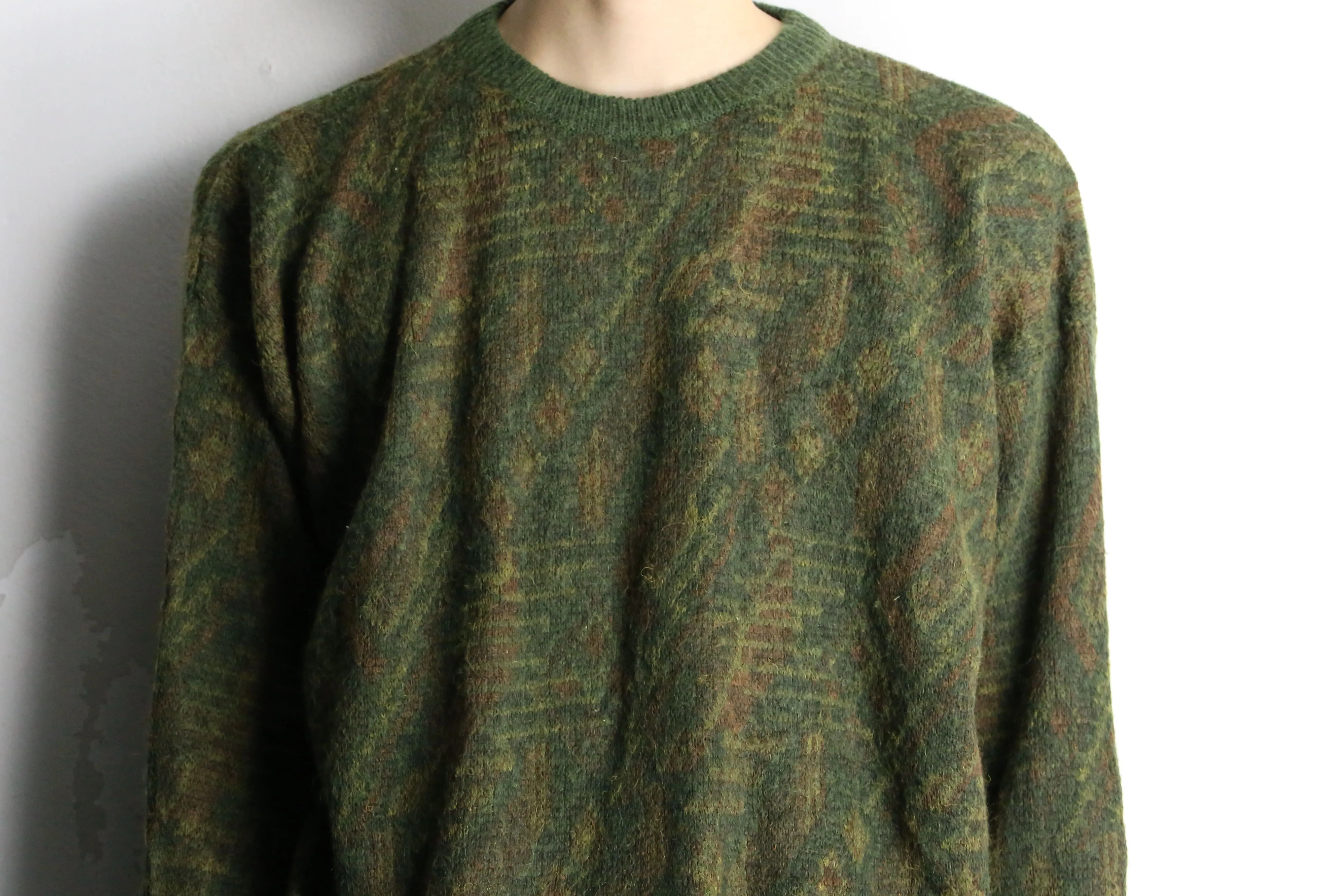 earth color design knit pullover