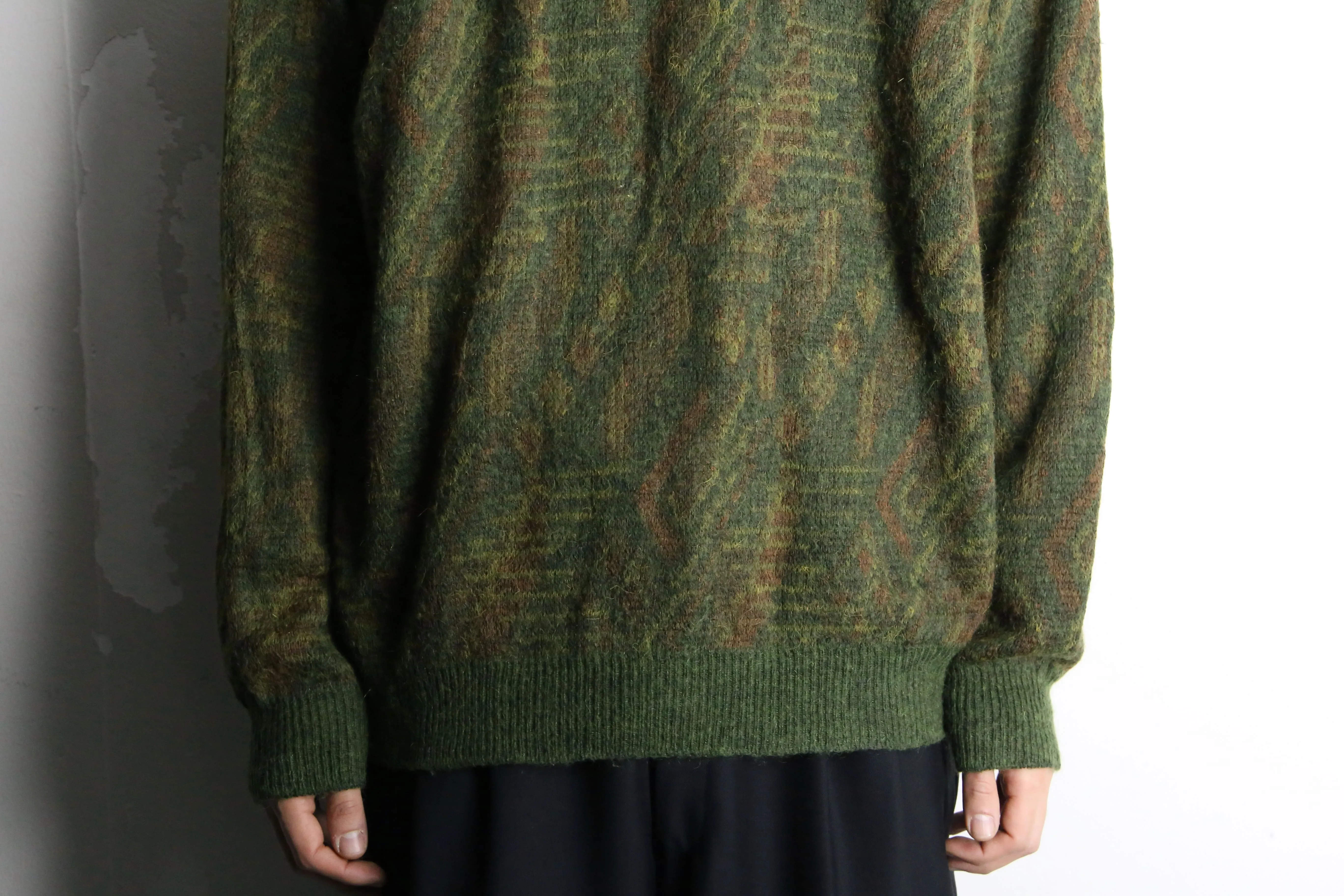 earth color design knit pullover